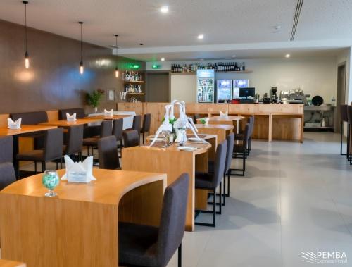 Restaurant, Pemba Express Hotel in Pemba