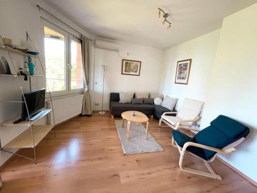 One-Bedroom Apartment image 8