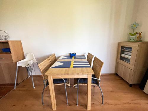 One-Bedroom Apartment image 6