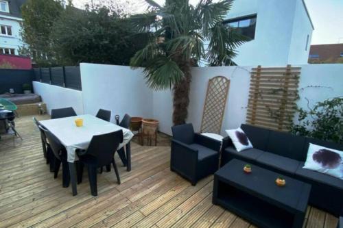 Belle Maison de ville avec jacuzzi, proche plages et commerces gîte à louer Kergroise