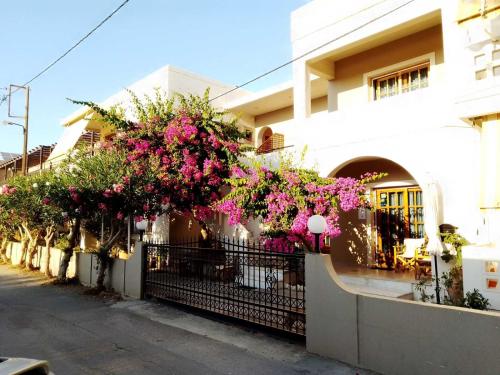  Irini Apartments, Pension in Platanias