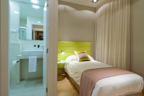 Single Room image 5