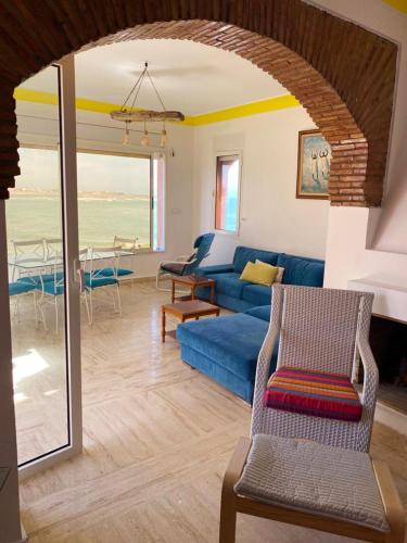발코니/테라스, 2 bedrooms appartement at Bouznika 20 m away from the beach with sea view shared pool and furnished  in 보우즈니카