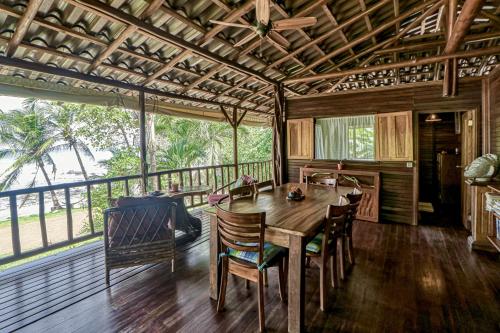 Casa Verde + Contiki