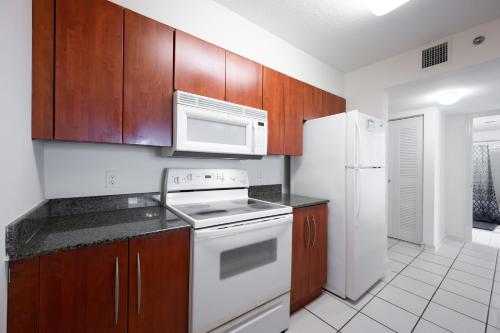 Luxury 1 Bedroom Apartment • Brickell • City and Ocean View in Miami, USA