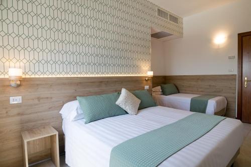 Hotel Pacific - image 11