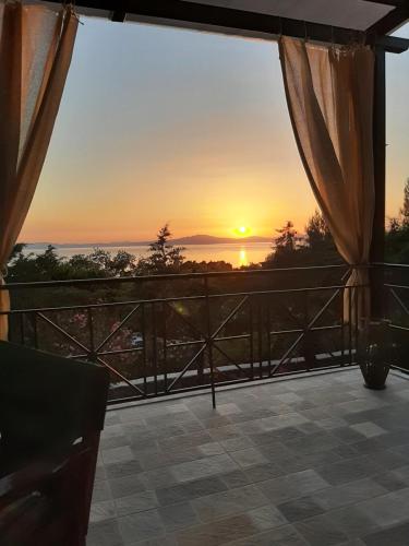 "Charoupia"stone houses gîte à louer Kournoúto