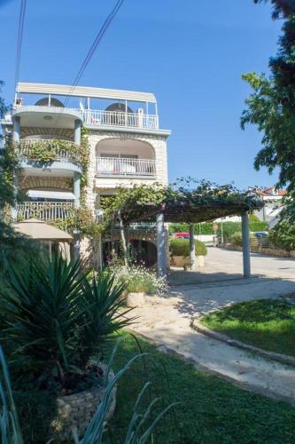 Apartment in Rovinj with Terrace, Air condition, WIFI, Washing machine (4686-3) – khách sạn tại Monsena