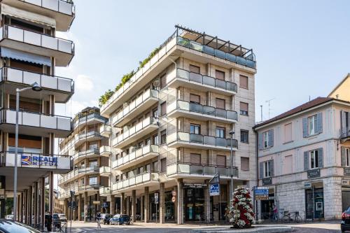 Hotelli välisilme, Green Pearl ✰✰✰✰✰ Appartamento a 100 metri dal lago in Arona