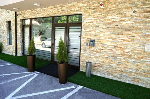 المنظر الخارجي, Hotel & Spa Meydan in موستار