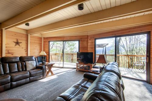 Bear View Chalet with hot tub and near Ober thumb 3