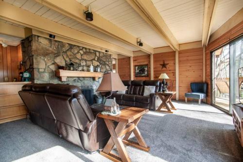 Bear View Chalet with hot tub and near Ober thumb 4