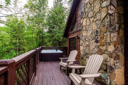 Cabin in the Woods with Hot Tub in Sevierville, USA