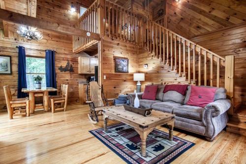 Cabin in the Woods with Hot Tub thumb 4