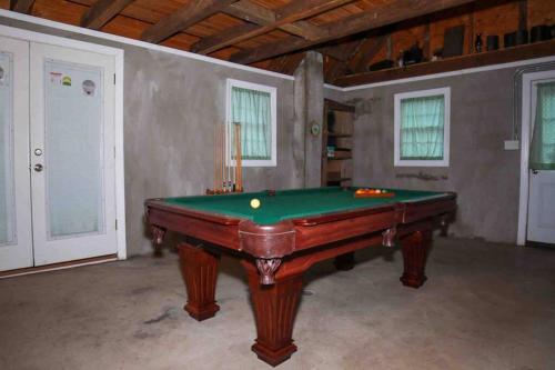 Cute and Cozy Home! Walk to Downtown Raleigh!!