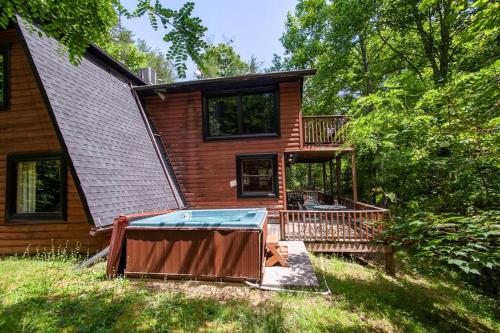 Sugar Mountain Escape with Hot Tub and Game Room - main image