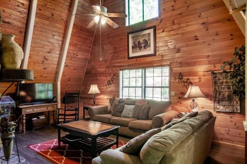 Sugar Mountain Escape with Hot Tub and Game Room - image 4