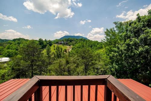 Bear Claw Cove - hot tub, jacuzzi, fireplace, view thumb 2