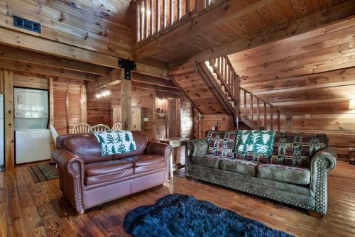 Bear Claw Cove - hot tub, jacuzzi, fireplace, view detail