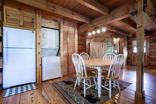 Bear Claw Cove - hot tub jacuzzi fireplace view - image 6