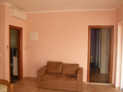One-Bedroom Apartment image 9