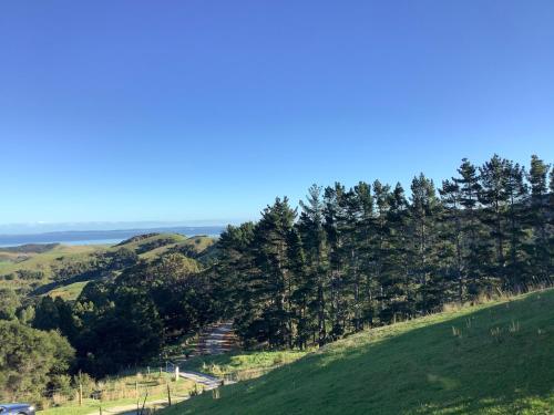 Skats, Kaipara Views Eco Lodge in Glorit