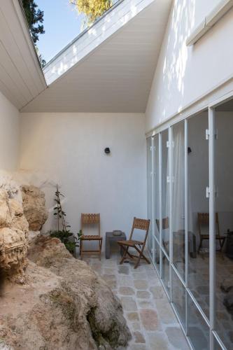 Faciliteiten, Khan Ein Karem Boutique Hotel in Ein Karem