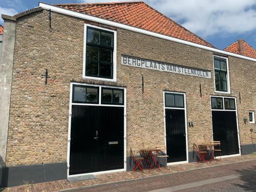  Pakhuis aan de Haven - bakboord, Pension in Zierikzee bei Nieuwerkerk