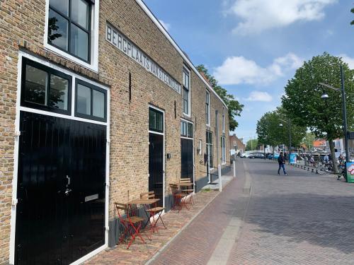  Pakhuis aan de Haven - stuurboord in Zierikzee