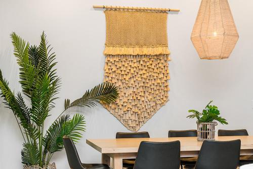 位于镇中心的5卧室独栋房屋-297平方米|带3个独立浴室 (Kaylani 1 - BEACH HOUSES OF BYRON) in 拜伦湾