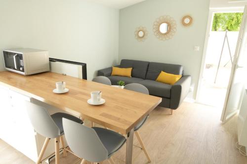 T2 - 28m2 avec cour et stationnement, wifi et linge fournis in Angoulême