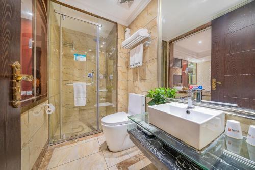 Youjia Sunshine Hotel Ideally located in the Yongchuan area, Youjia Sunshine Hotel promises a relaxing and wonderful visit. The property offers a high standard of service and amenities to suit the individual needs of all t