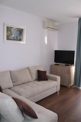 Liget Apartmanház - Apartment - Kehidakustány