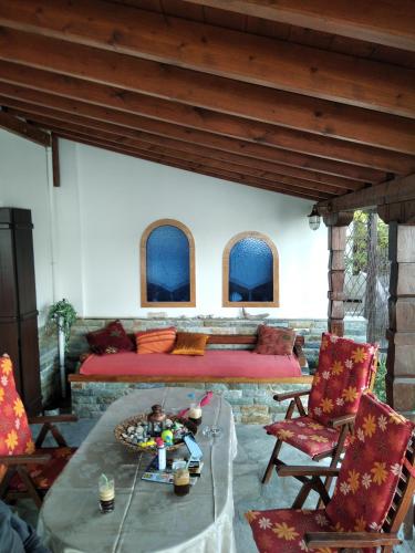 Seadmed, Poly's Sea Side House in Koropi