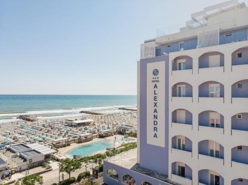 Hotel Alexandra - Beach Front -XXL Breakfast & Brunch until 12 30pm - Misano Adriatico