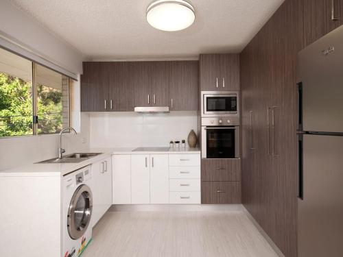 Shoal Court 5 Fabulous location with water views in Shoal Bay