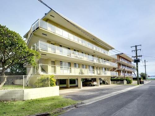 Shoal Court 5 Fabulous location with water views in Shoal Bay