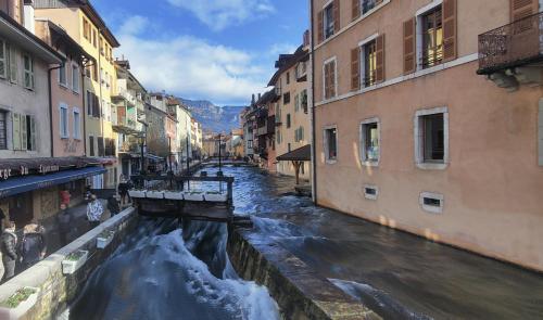 Nabij attractie, C le birdie in Giez