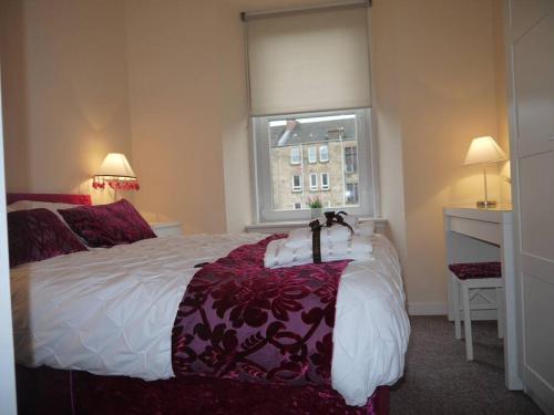 Picture of One Bedroom West End Flat, Close To Sec & Hydro