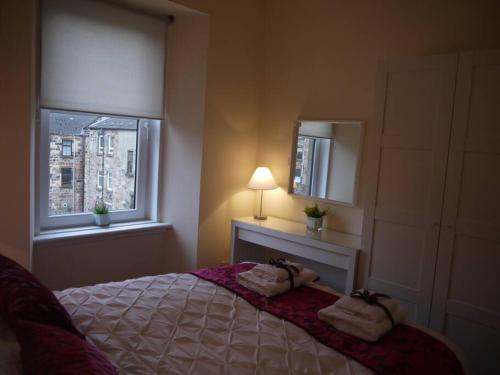 Picture of One Bedroom West End Flat, Close To Sec & Hydro