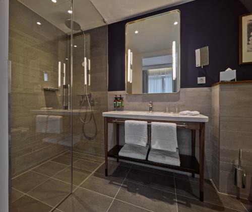 room detail thumbnail 2