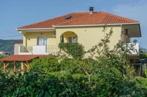 Apartment in Kastel Stafilic with sea view, balcony, air conditioning, WiFi (4218-2)
