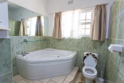 Large Double Room image 9