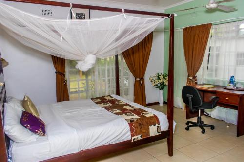 Double Room with Shared Bathroom image 1