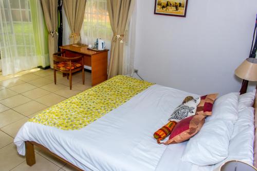 Large Double Room image 3