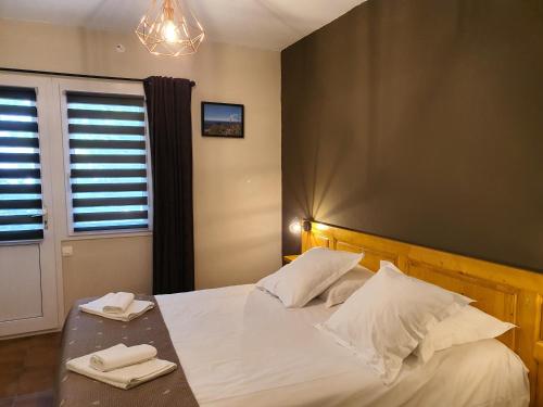 LEscarbille LEscarbille is conveniently located in the popular Saint-Martin-dArdeche area. The property has everything you need for a comfortable stay. Service-minded staff will welcome and guide you at LEscar