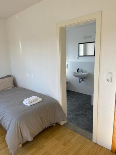 3 twin beds