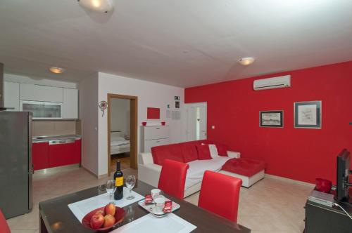 Apartments Lovorka - image 5