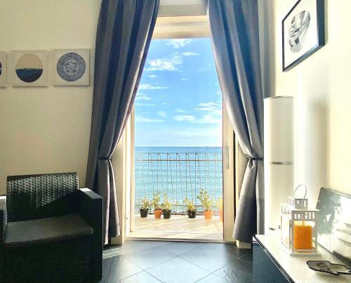 Bright Apartment with Sea View Balcony