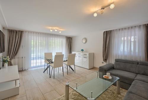 2 bedrooms, 4 beds